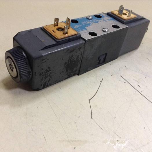 Used VICKERS Directional Valve DG4V-3-6C-M-U-HL7-60 Used