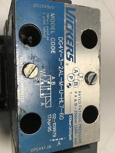 Used VICKERS Valves DG4V-3-2AL-M-U-HL7-60 #142202