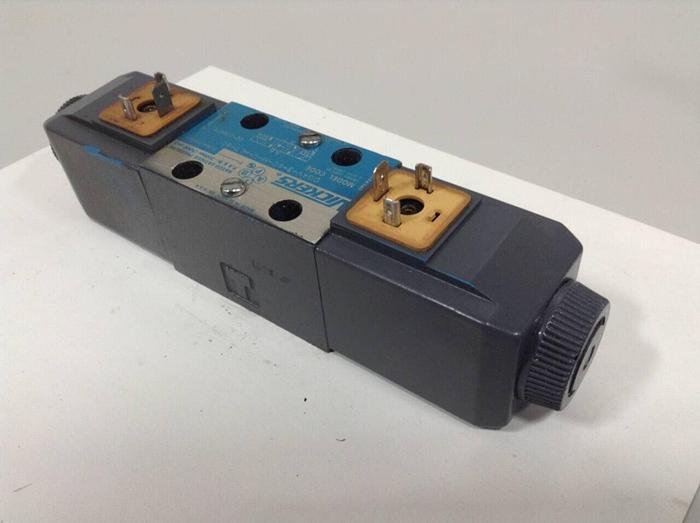 Used VICKERS Directional Valve DG4V-3-6C-M-U-HL7-60 Used