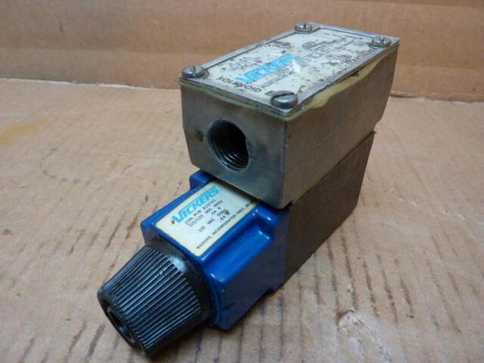 Used VICKERS Directional Control Valve DG4V-3-2A-M-W-B-40 #30331