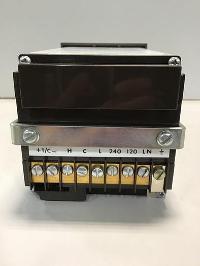 Used WEST INSTRUMENTS Temp Control 1412-0-1001 #145140