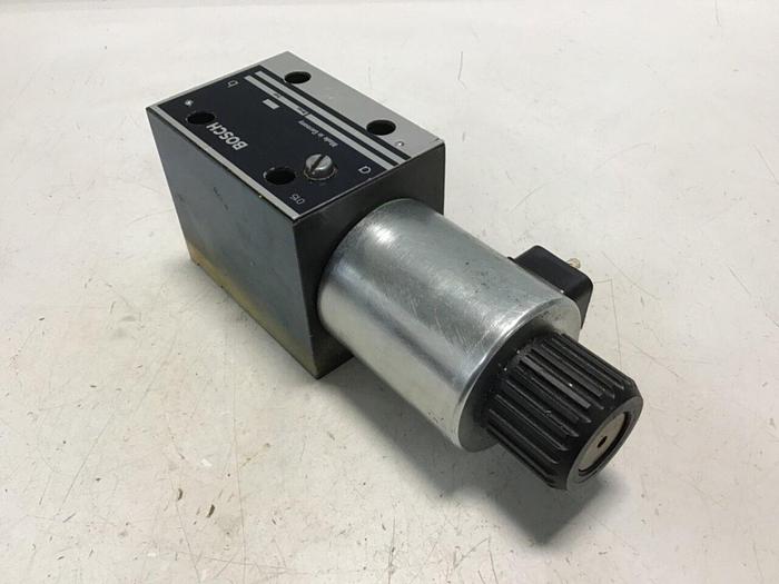 Used BOSCH Hydraulic Valve 0 810 001 825 Used