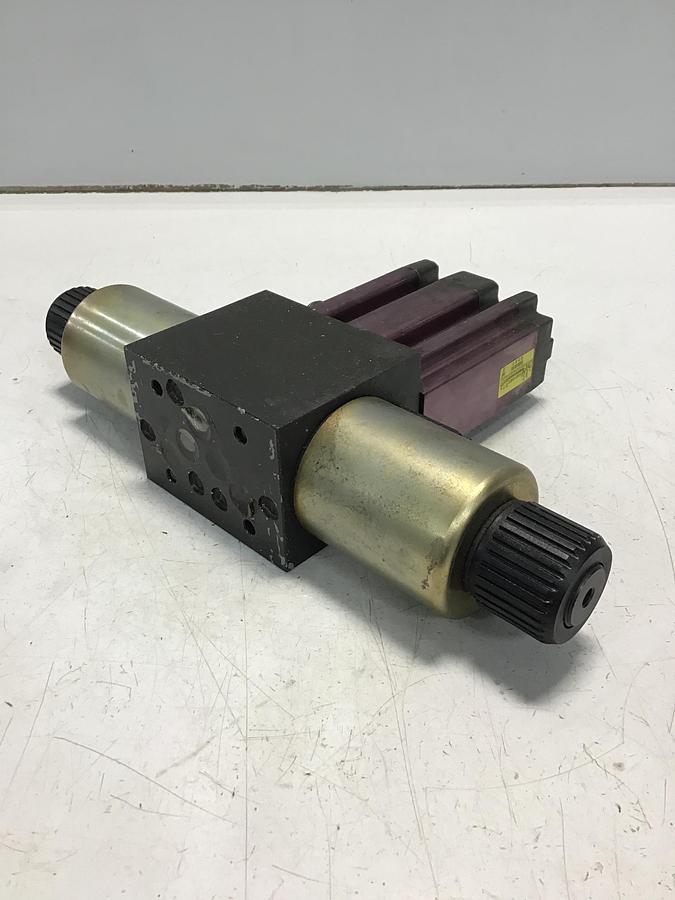 Used PARKER D3FLE01SCVWJ0421