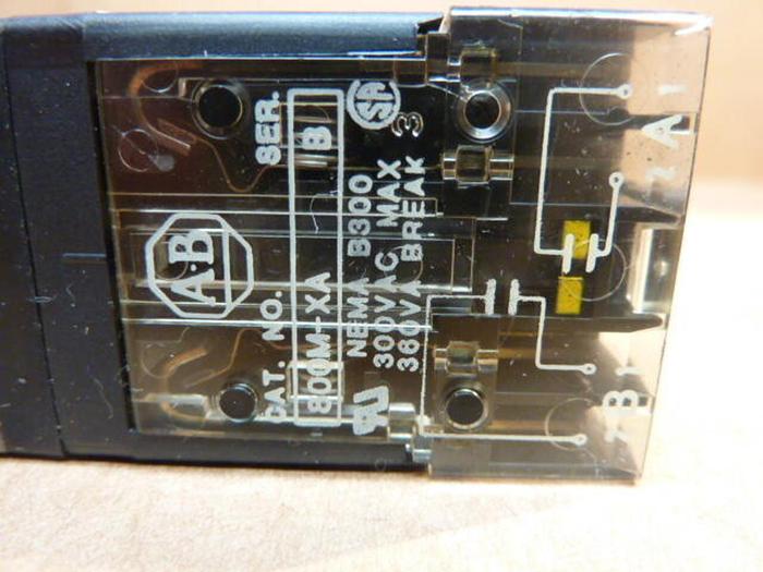 Used ALLEN BRADLEY Selector Switch 800MR-HX2B #38163