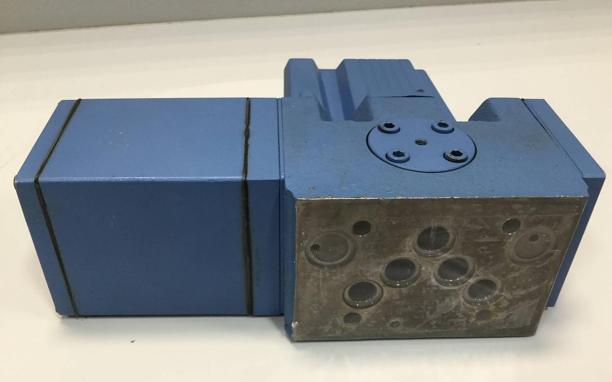 Used MOOG D661-5009 SERVO JET HYDRAULIC VALVE USED 