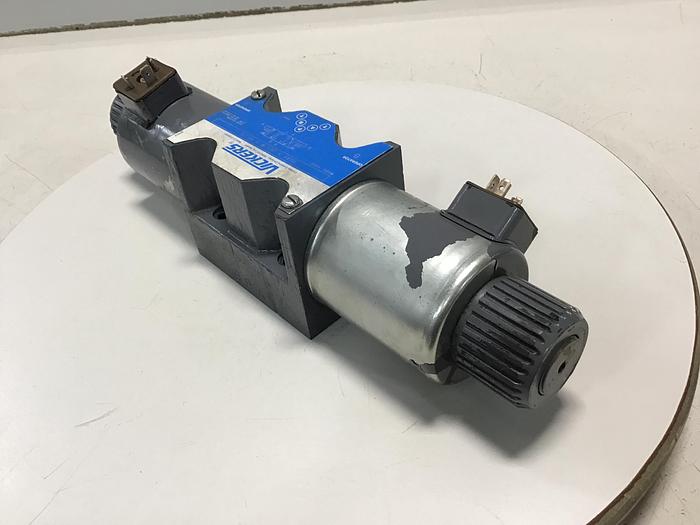 Used VICKERS Valve DC4V52CJMUH620 Used #145437