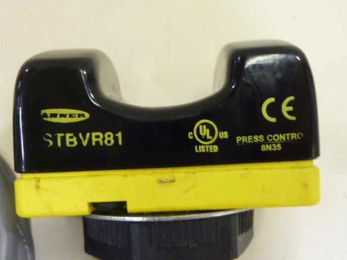 Used BANNER ENGINEERING Self Check Touch Button STBVR81 #57529