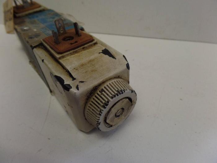 Used VICKERS Directional Valve DG4V-3-6C-M-U-HL7-60 #2725