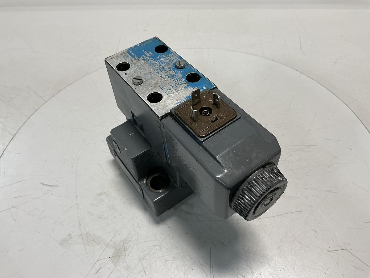 Used VICKERS DG4V-3-2AL-M-U-HL7-60