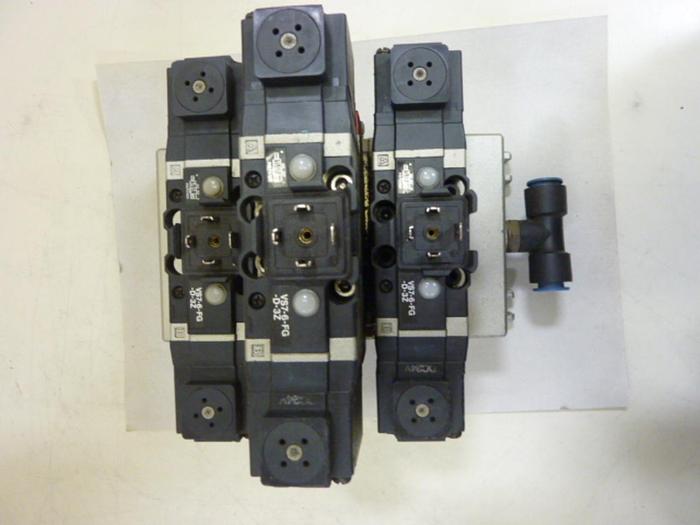 Used SMC Control Block w/ Valves VS7-6-FG-D-3Z #60111