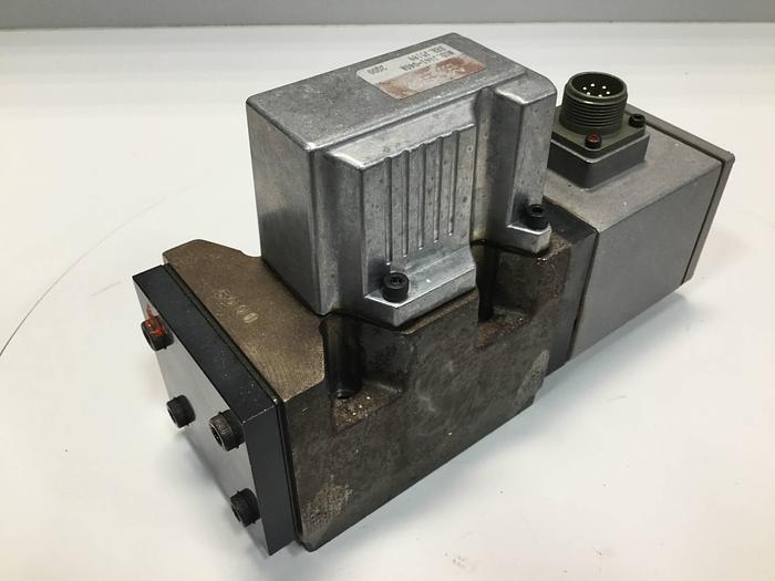 Used MOOG Servo Valve J661-040A #95820