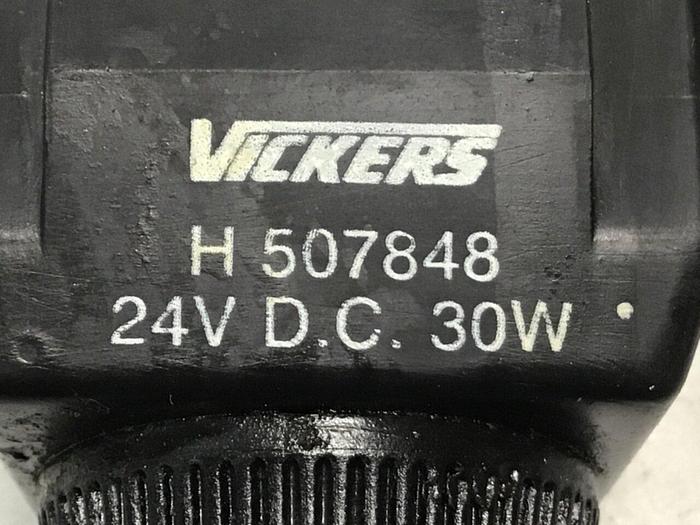 Used VICKERS Valve DG4V-3S-2C-M-U-H5-60 #131529