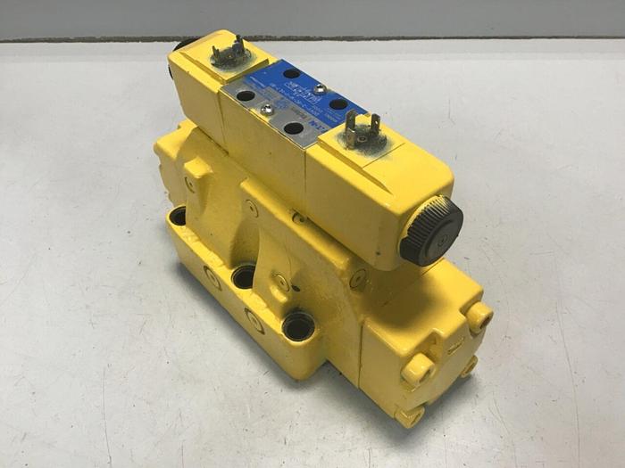 Used VICKERS Directional Valve DG4V-3-6C-M-U-HL7-60 Used
