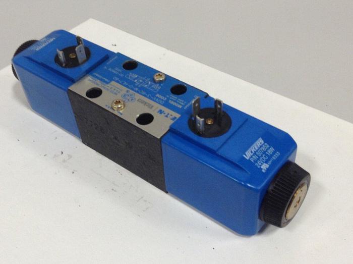 Used VICKERS Directional Valve DG4V-3-6C-M-U-HL7-60 Used