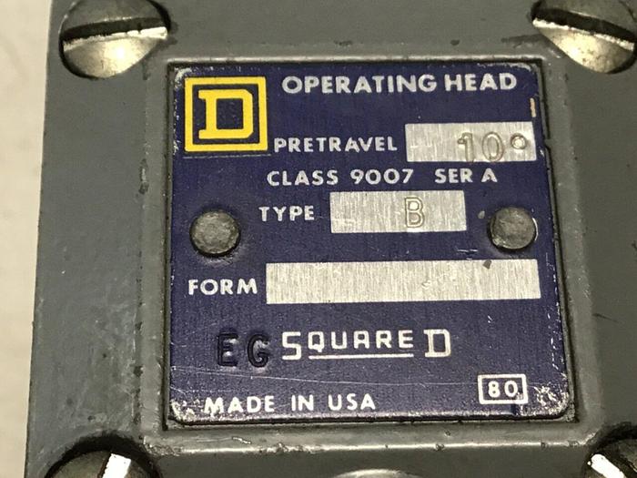 Used SQUARE D Limit Switch 9007-C52B2 #121711