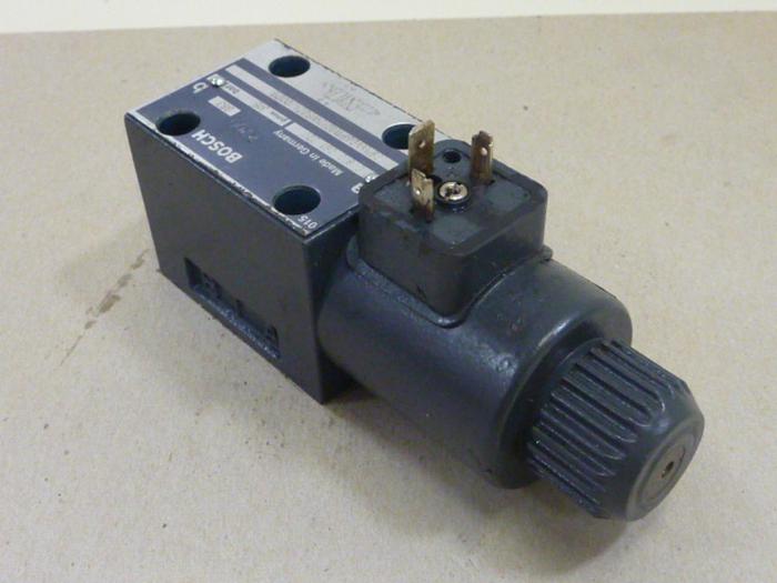 Used BOSCH Directional Valve 0 810 091 227 #97339