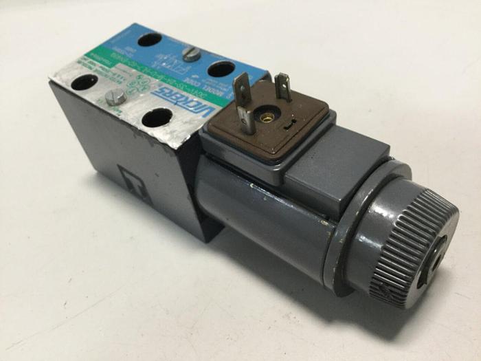 Used VICKERS Valve DG4V3S2AMUHL760EN490 Used
