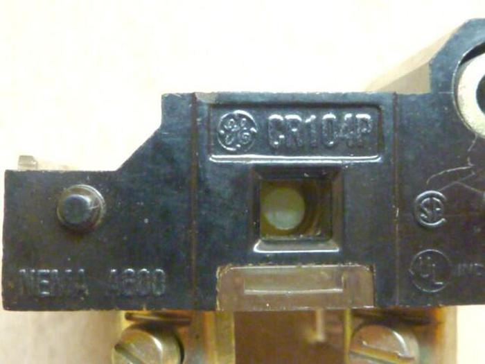 Used GENERAL ELECTRIC / GE Push Button Contact Block CR104P #29972