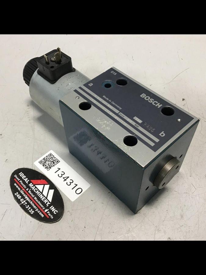 Used BOSCH Hydraulic Valve 0 810 001 830 Used
