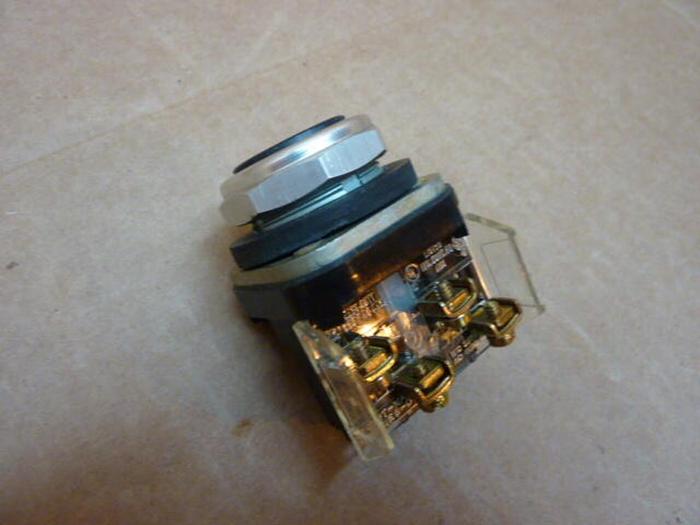 Used ALLEN BRADLEY Push Button 800T-A BLACK #27927