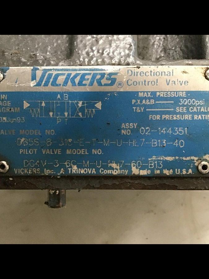 Used VICKERS Solenoid Directional Valve DG4V-3-6C-M-U-HL7-60-B13 Used