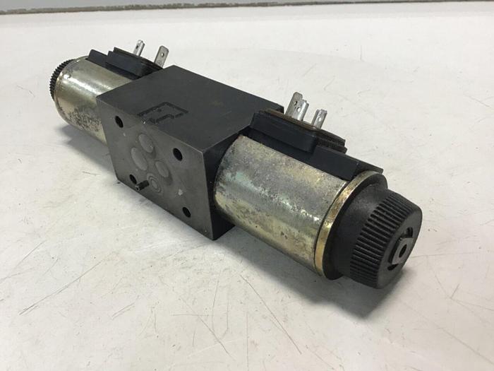 Used VICKERS Solenoid Valve DG4V-3S-6C-M-U-HL7-60-EN490 Used