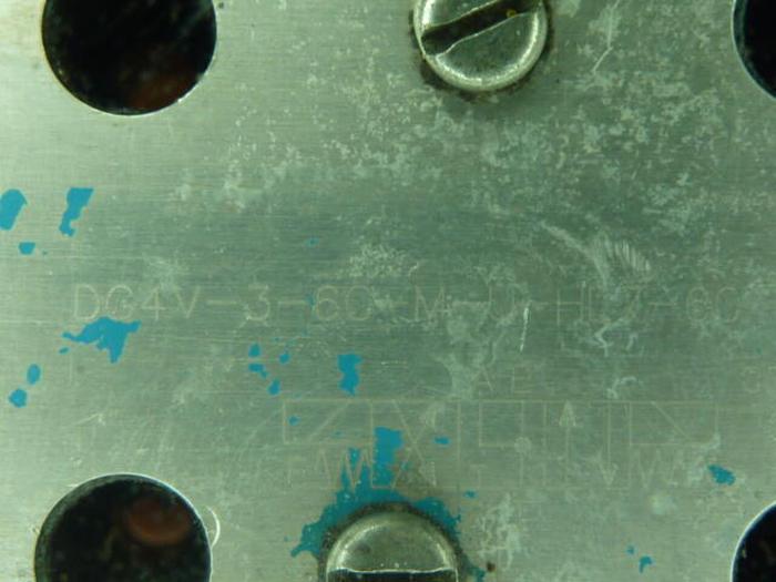 Used VICKERS Directional Valve DG4V-3-6C-M-U-HL7-60 Used