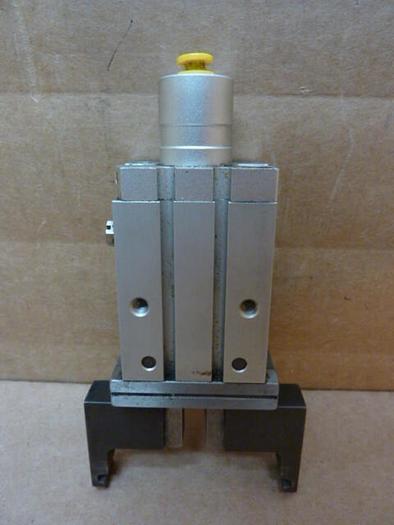 Used SMC Gripper MHZ2-20DNW #27399