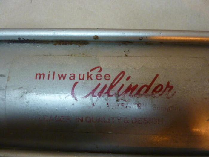 Used MILWAUKEE Cylinder 141-62-21-7 #32342