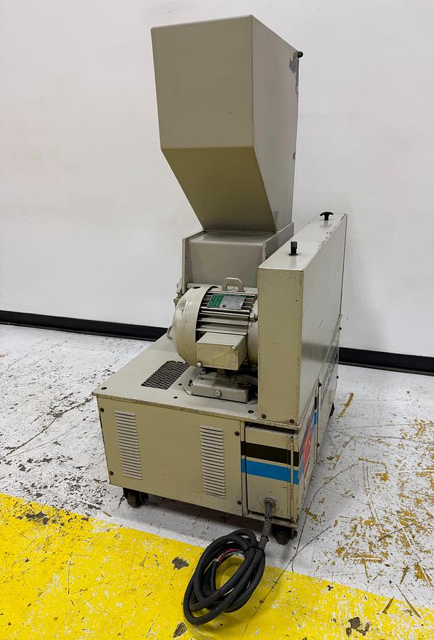 Used DNL / NOT CLEANED CINCINNATI MILACRON 912CM8 GRINDER GRANULATOR