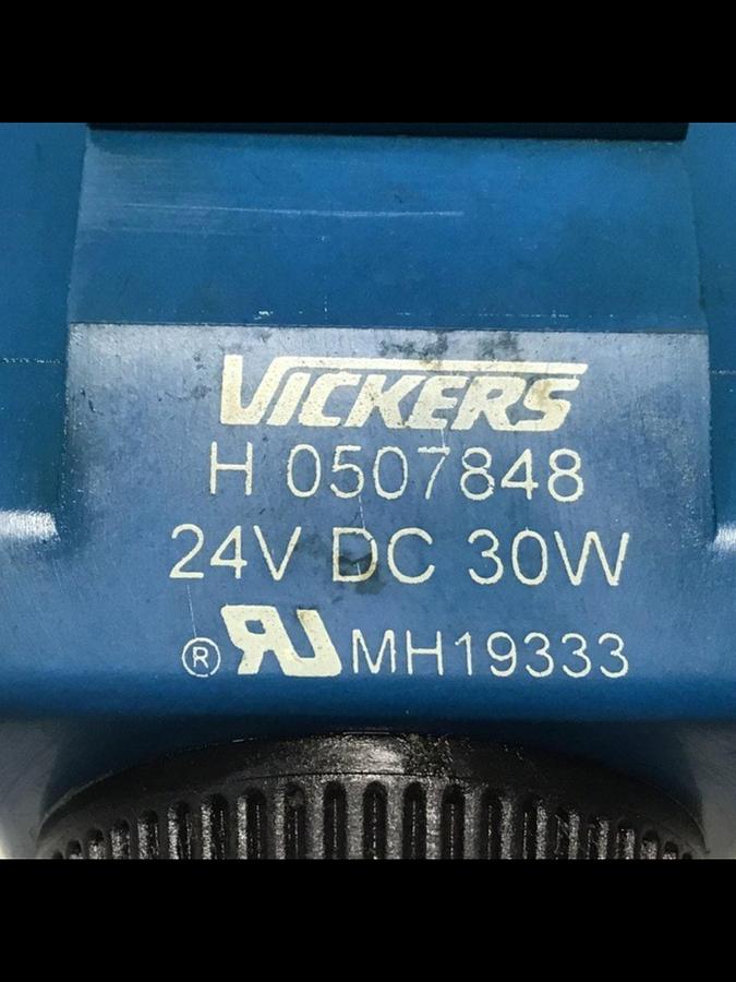 Used VICKERS Directional Valve DG4V-3S-22AL-M-U-H5-60 USED