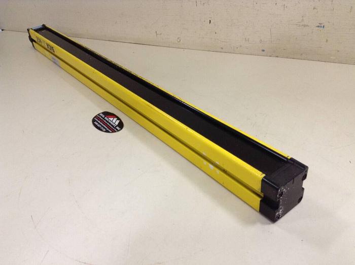 Used SICK OPTIC ELECTRONIC Light Curtain Sender MGSS75-12 #74544