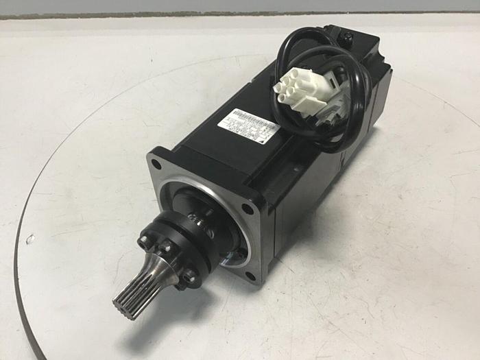 Used YASKAWA Servo Motor SGMAH-08AAA2C-Y2 #127933