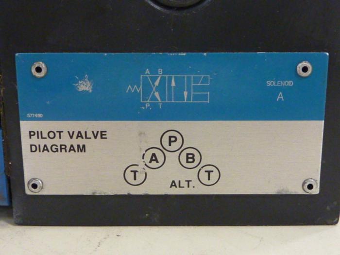 Used VICKERS Directional Valve PA5DG4S4LW012AB60 #60565