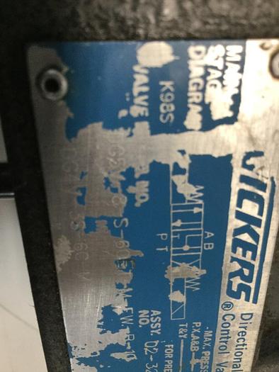 Used VICKERS Valve DG4V-3S-6C-M-FW-B5-60 #102974