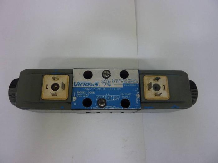 Used VICKERS Directional Valve DG4V-3-6C-M-U-HL7-60 Used