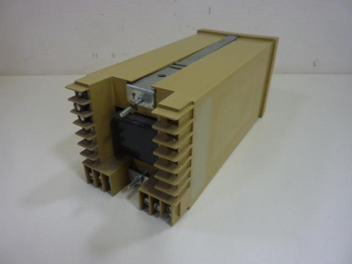 Used BARBER COLMAN Temperature Controller 585A-00016-000-0-00 Used