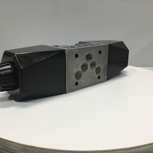 Used VICKERS Directional Control Valve DG4V56CMP7LH740 Used #94123