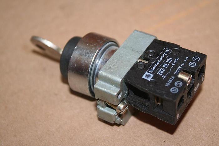 Used TELEMECANIQUE Selector Switch LOCK KEY / AB2-BE101 #20030
