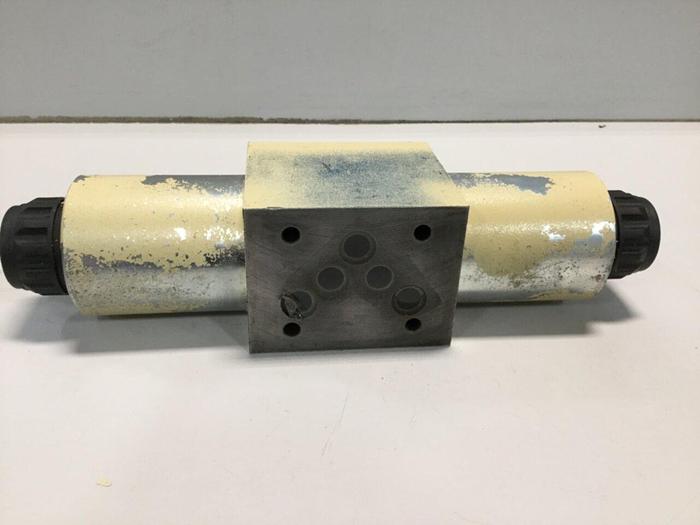 Used MANNESMANN REXROTH Hydraulic Valve 4WE10J32CG24N9K4 #114700