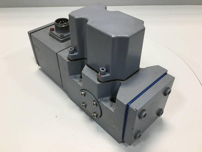 Used MOOG Valve J661-124 Used