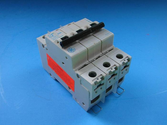 Used GENERAL ELECTRIC / GE 4 Amp Circuit Breaker V07304 #10125