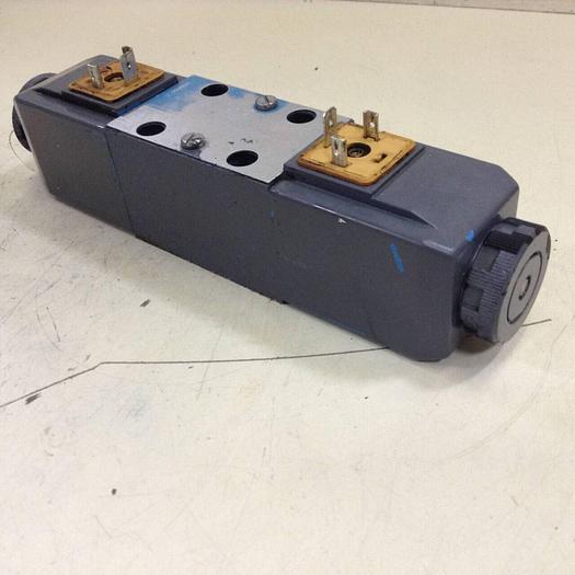 Used VICKERS Directional Valve DG4V-3-6C-M-U-HL7-60 Used