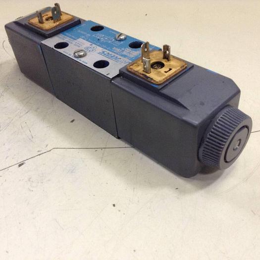 Used VICKERS Directional Valve DG4V-3-6C-M-U-HL7-60 Used