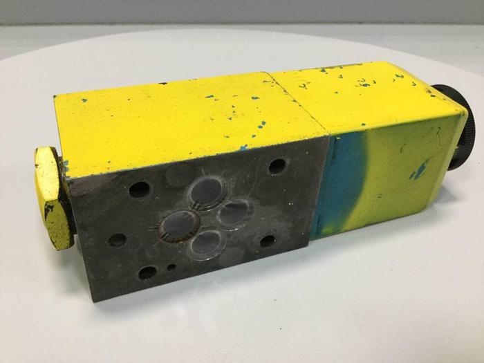 Used VICKERS Solenoid Valve DG4V32AMUHL760 Used