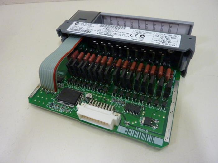 Used ALLEN BRADLEY Output Module 1746-OA16 SER D #50663