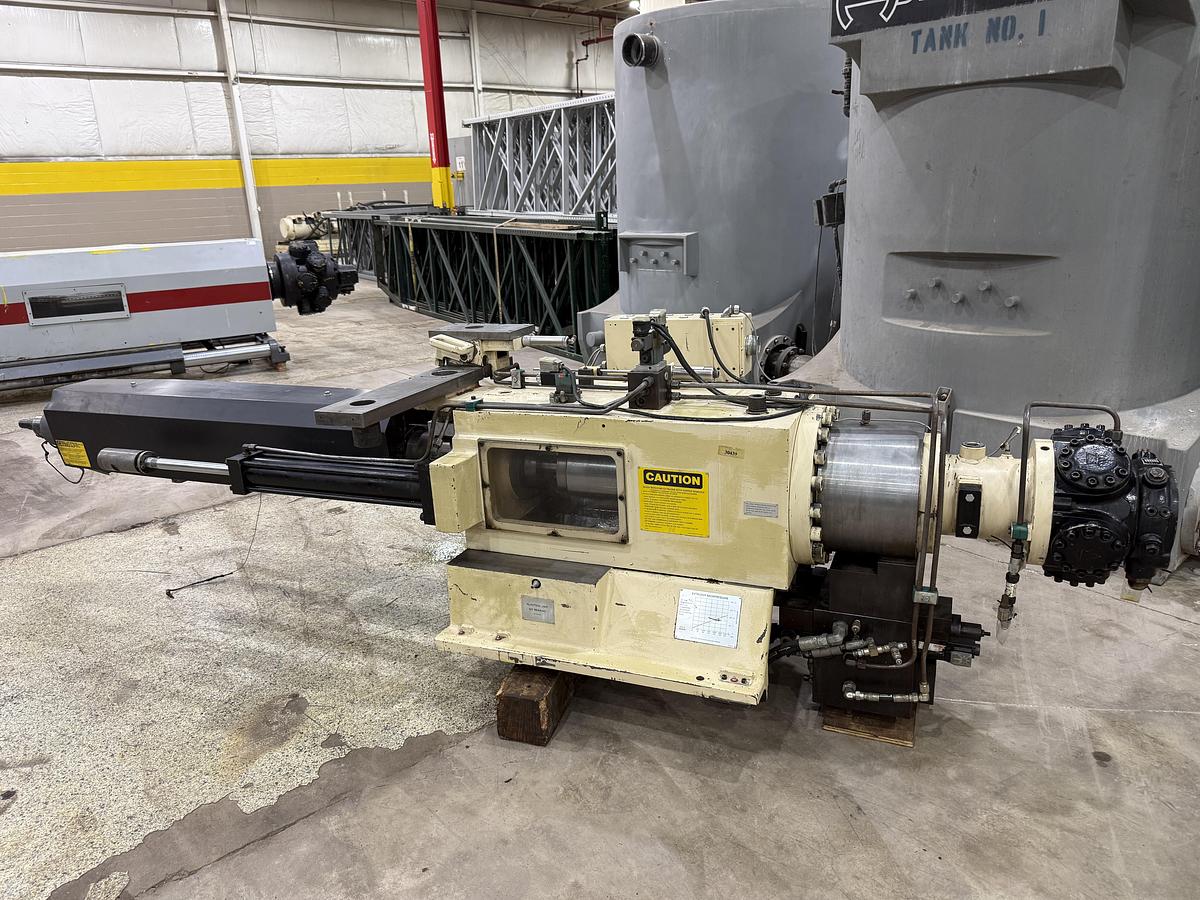 Used HUSKY 24 Oz Injection Unit XL300-24 / IU Used