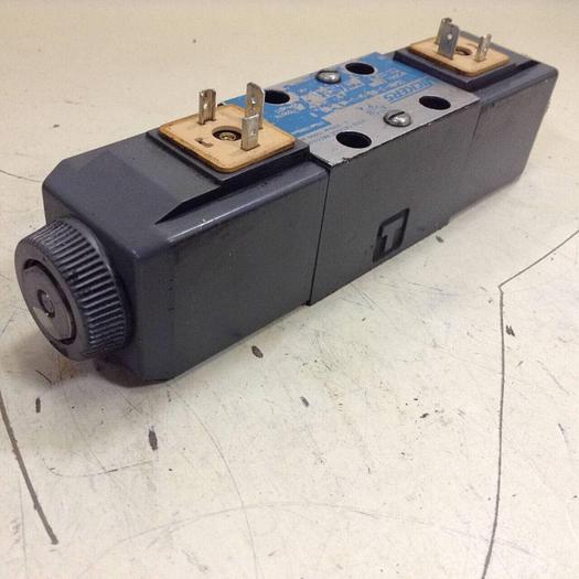 Used VICKERS Directional Valve DG4V-3-6C-M-U-HL7-60 Used