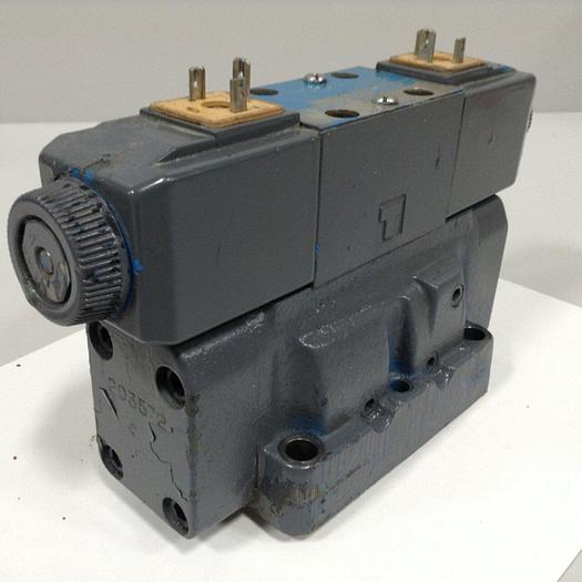 Used VICKERS Valve DG4V-3-6C-M-U-HL7-60-B13 Used