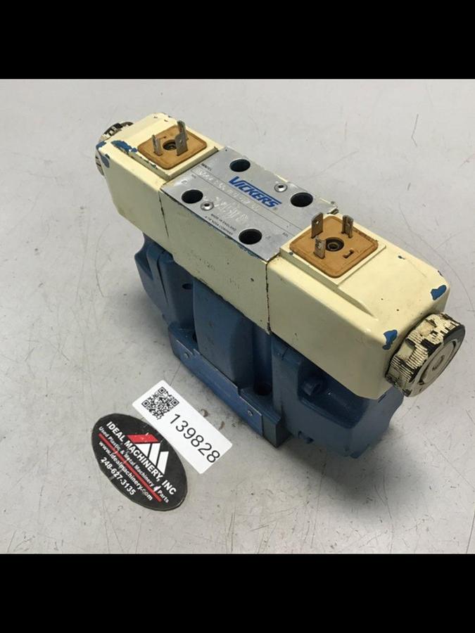 Used VICKERS Directional Valve DG4V-3-6C-M-U-H7-60 Used